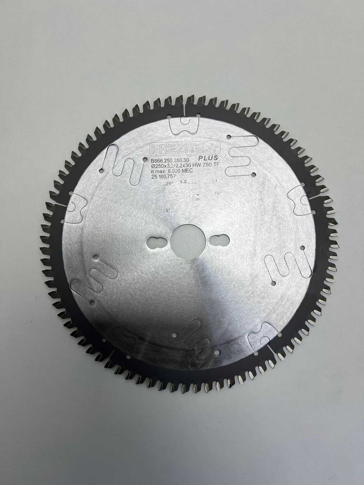 Disco de Serra Circular para MDF Trapézio 250X3,2/2,2X30 com 80